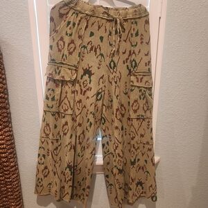 Stylish Wide-Leg Pants with Earthy Tones